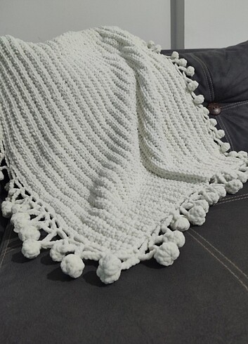 Zara Home Ponponlu kadife tv ve bebek battaniyesi