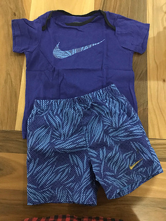 Nike Nike Erkek bebek deniz şortu ve tshirt takım(18-24 ay)