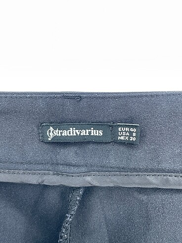 40 Beden siyah Renk Stradivarius Kumaş Pantolon %70 İndirimli.