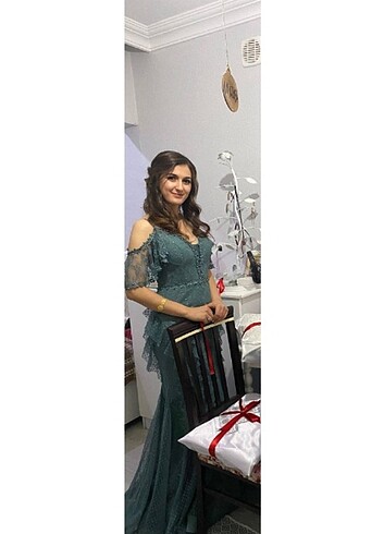zümrüt yeşili abiye elbise