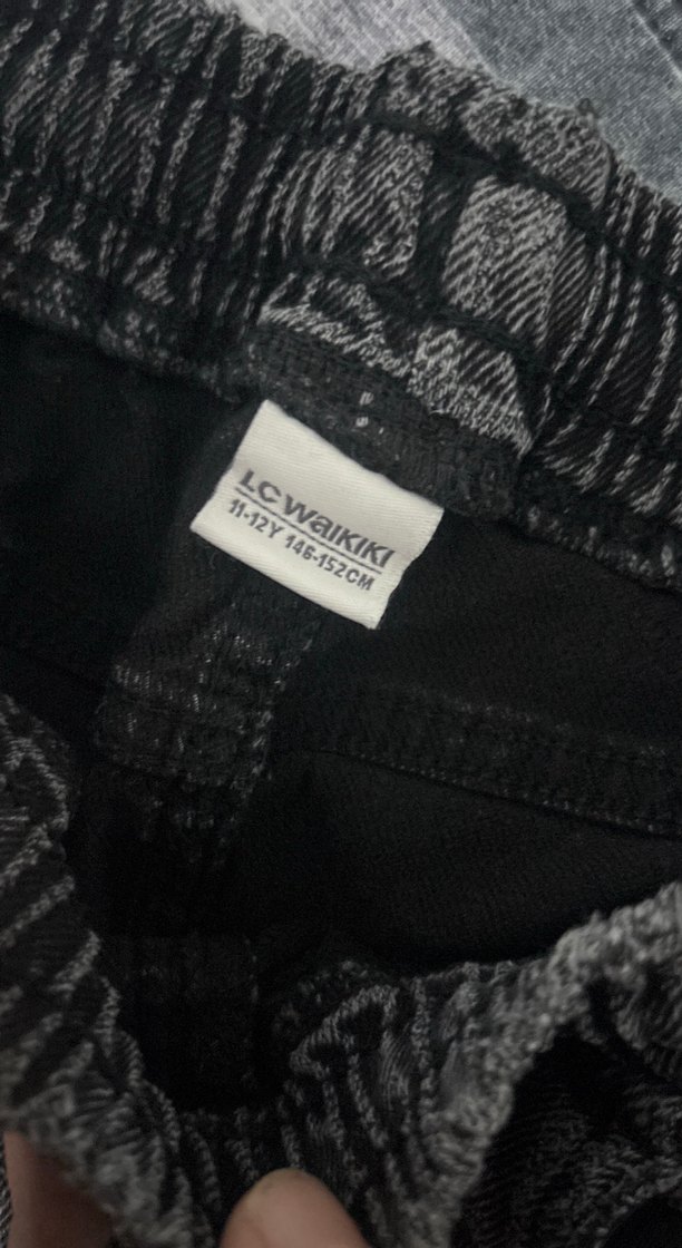 Rahat ve Şık Siyah Denim Jean — görsel 3/4