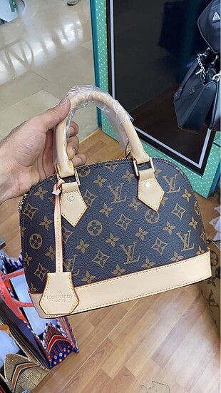 Louis vuitton alma d çanta