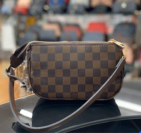  Beden Louis vuitton baget çanta