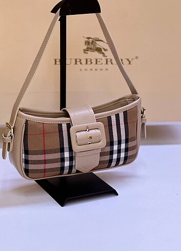 Burberry kol çantası 
