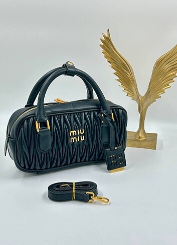 Miu Miu deri tozu askılı çanta 