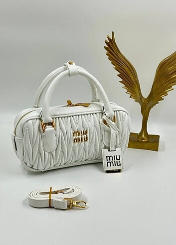 Beden Miu Miu deri tozu askılı çanta
