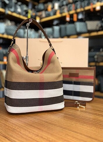 Burberry Hobo kol çantası 