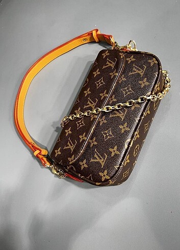  Beden Louis Vuitton kol çantası 