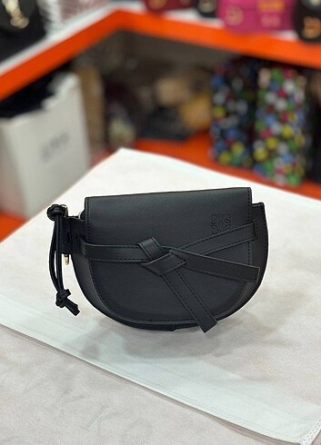 Loewe askılı çanta 
