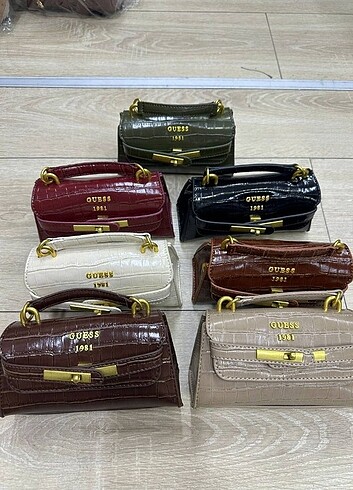 Guess Guess askılı çanta 