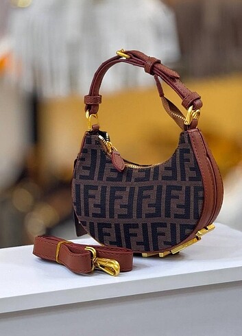  Beden Fendi Grapy mini