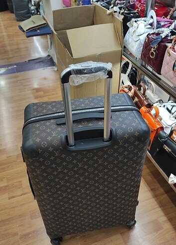 Louis Vuitton büyük boy valiz