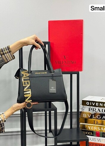 Valentino kol çantası 