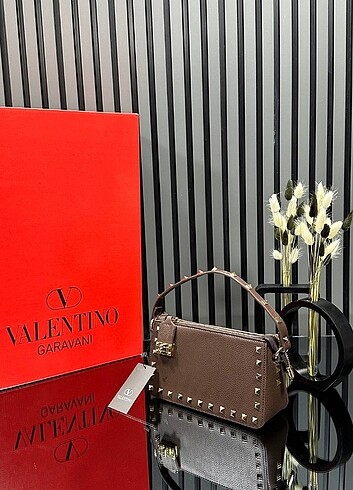  Beden siyah Renk Valentino askılı çanta 