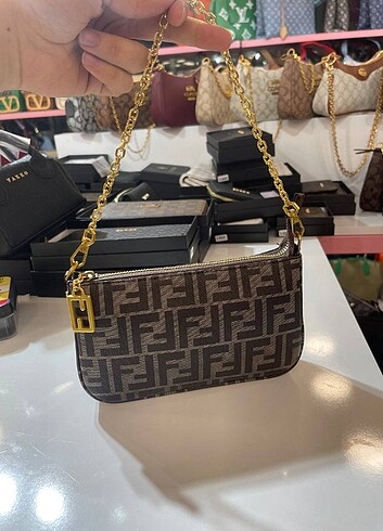  Beden fendi kol çantası 