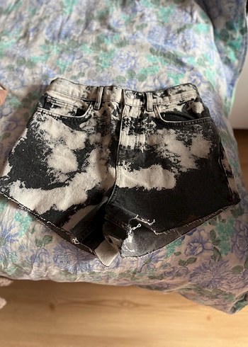 Kadın Gri Bağcıklı Batik Desenli Mini Denim Şort