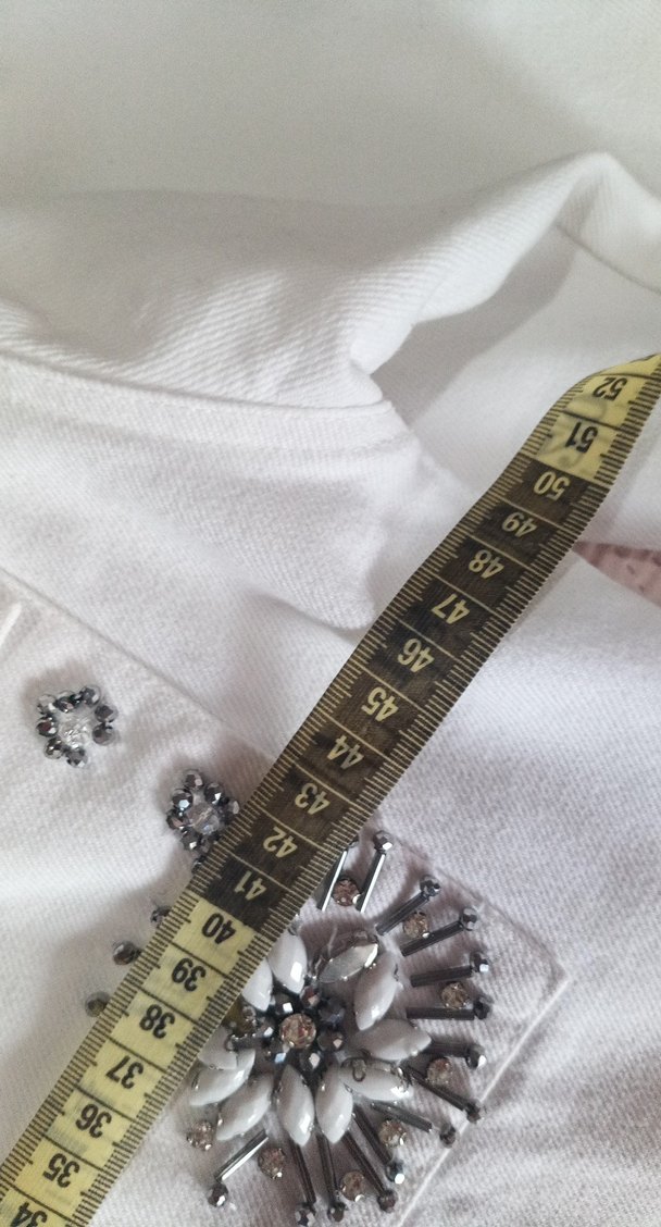 Nakışlı Beyaz Düğmeli Kadın Gömlek - Görsel 4