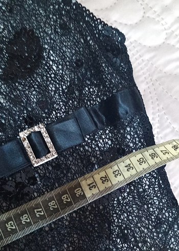 Siyah Dantel Detaylı Siyah Midi Elbise - Görsel 3