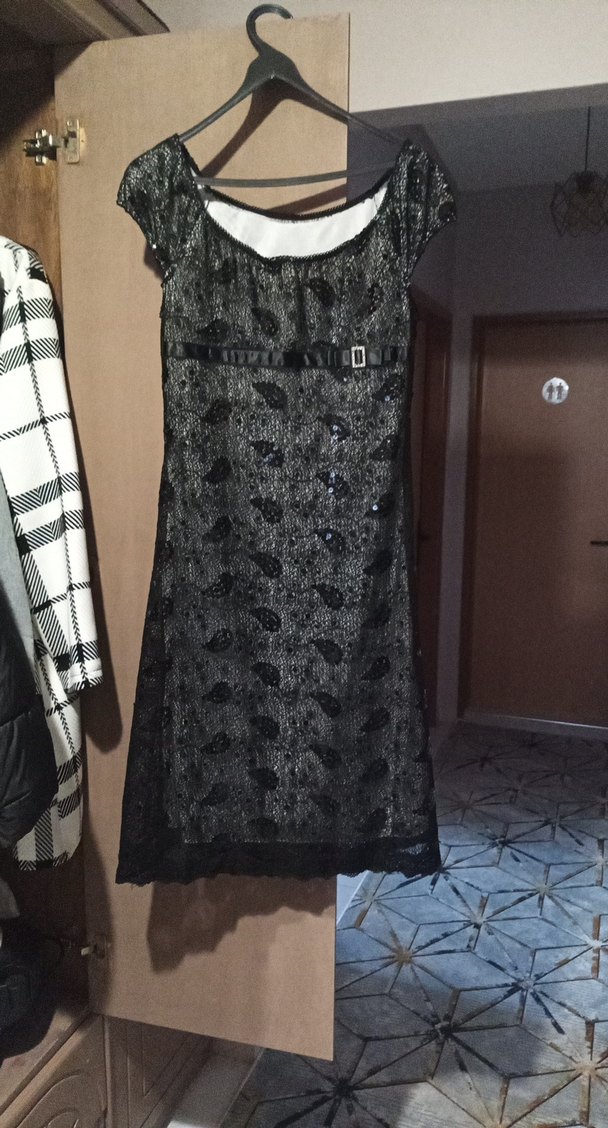 Siyah Dantel Detaylı Siyah Midi Elbise - Görsel 2