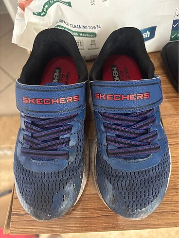 27 Beden Skechers erkek çocuk ayakkabı 27 numara