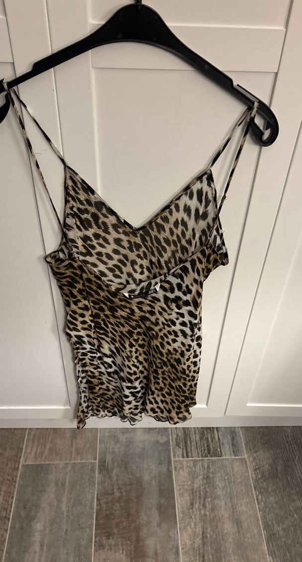 Leopar Desenli V Yakalı Kadın Mini Atlet - Görsel 3