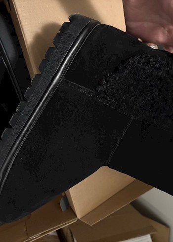 Siyah Süet Tüylü Kadın Dolgu Topuk Bot - Görsel 3