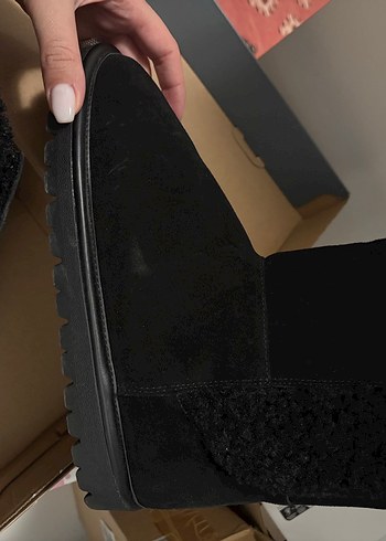 Siyah Süet Tüylü Kadın Dolgu Topuk Bot - Görsel 2