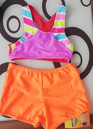 Kız çocuk şortlu bikini takimi