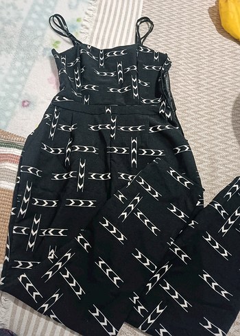 Siyah Desenli Askılı tulum - Görsel 2