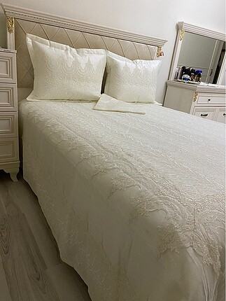 Fransız dantel yatak örtüsü