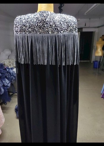 Boncuk İşlemeli Püsküllü Siyah Uzun Pelerinli Elbise - Görsel 5