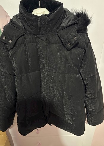 Kapüşonlu Siyah Suni Kürk Detaylı Şişme Mont - Görsel 3