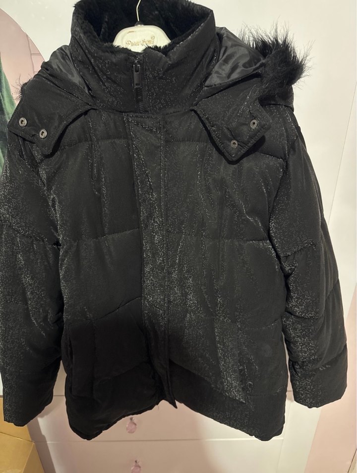 Kapüşonlu Siyah Suni Kürk Detaylı Şişme Mont - Görsel 3