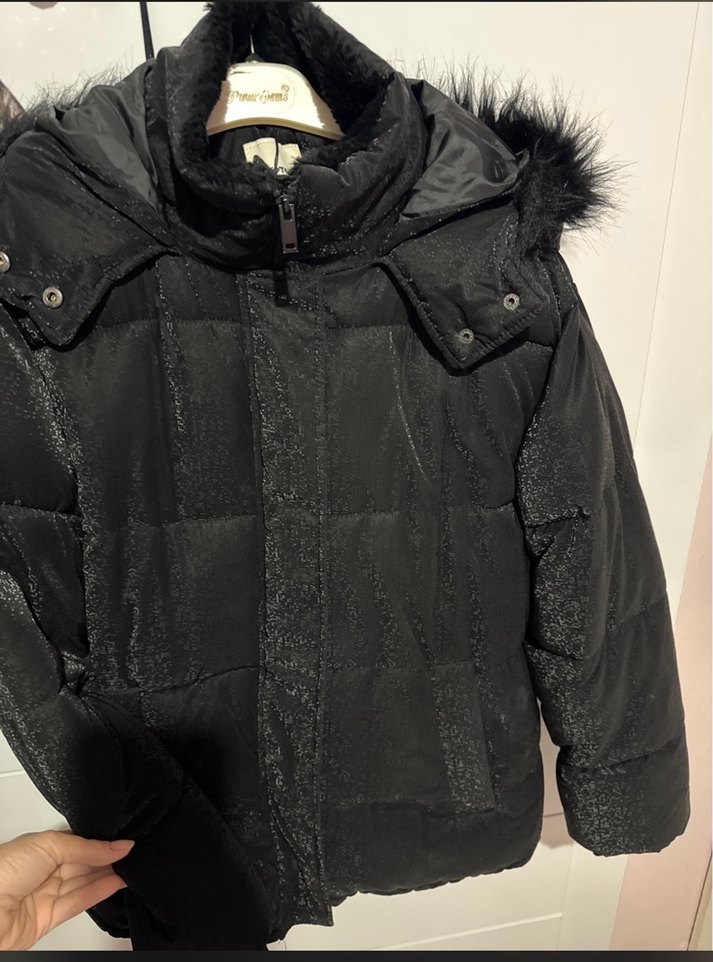 Kapüşonlu Siyah Suni Kürk Detaylı Şişme Mont - Görsel 2