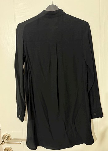 Siyah Düğmeli Hakim Yakalı Midi Gömlek - Görsel 2