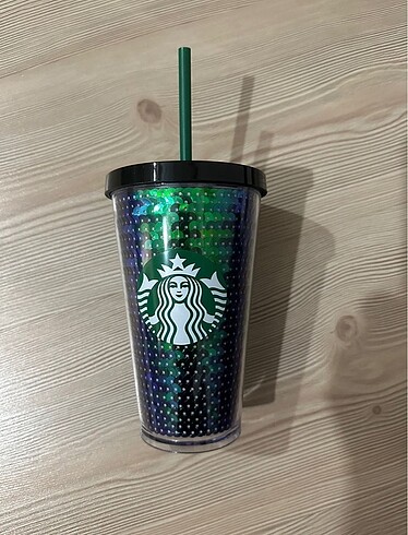 Starbucks pipetli kahve bardağı