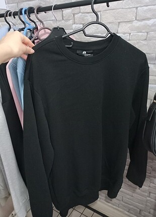 H&M sweatshirt
