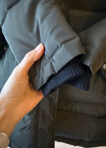 Kaz tüyü şapkalı şişme uzun mont - Görsel 5