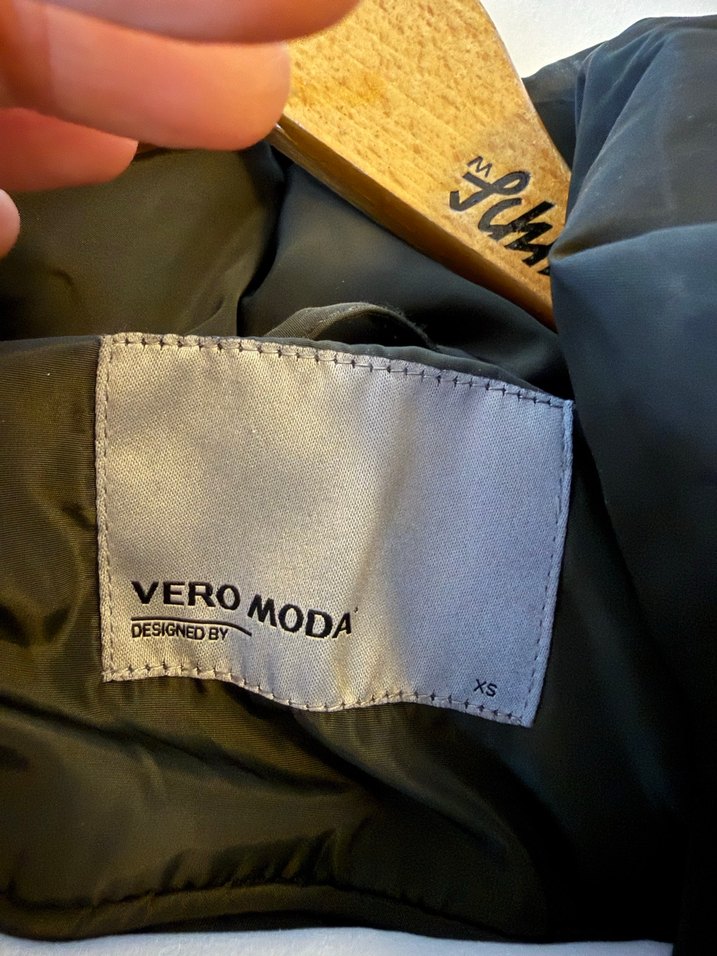 Kaz tüyü şapkalı şişme uzun mont - Görsel 4