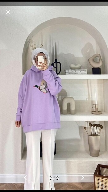 Zara Beymen model sweatshirt