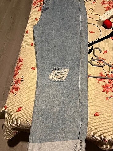 DİZ YIRTIK KOT PANTALON