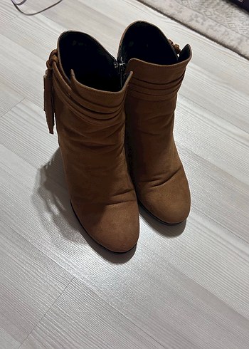 39 Beden Kahverengi Süet Püsküllü Kadın Bot