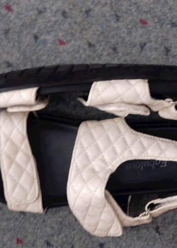 Beyaz Kapitone Bantli Dolgu Topuklu Sandalet - Görsel 5