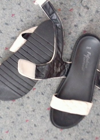 Beyaz Kapitone Bantli Dolgu Topuklu Sandalet - Görsel 9