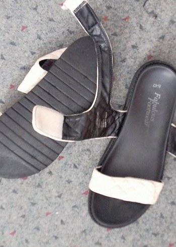 Beyaz Kapitone Bantli Dolgu Topuklu Sandalet - Görsel 8