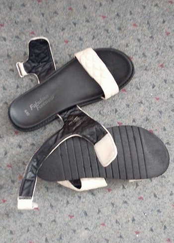 Beyaz Kapitone Bantli Dolgu Topuklu Sandalet - Görsel 11