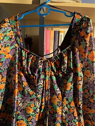 xs Beden bershka çiçekli elbise