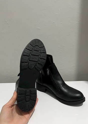 Kadın Siyah Deri Tokalı Topuklu Bot - Görsel 5