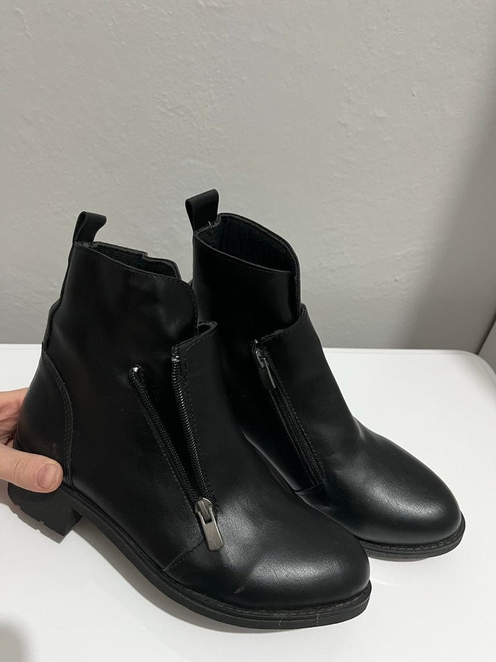 Kadın Siyah Deri Tokalı Topuklu Bot - Görsel 3