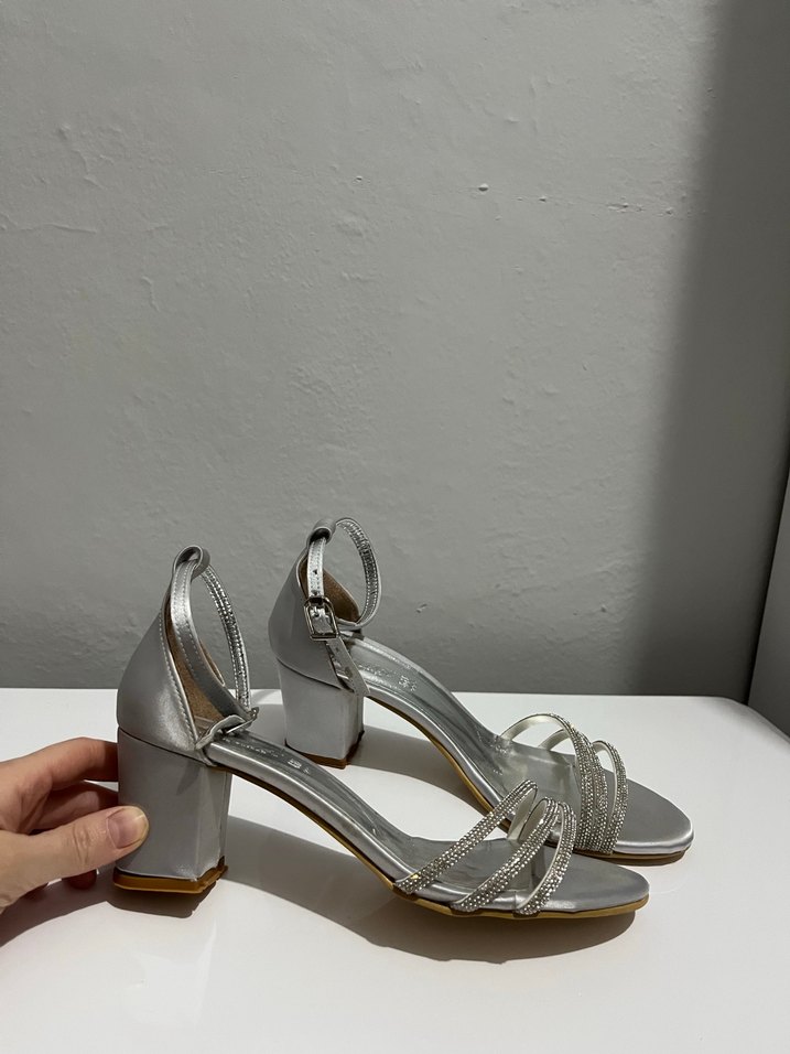 Gri Yılan Desenli Tokalı Topuklu Kadın Ayakkabı - Görsel 2